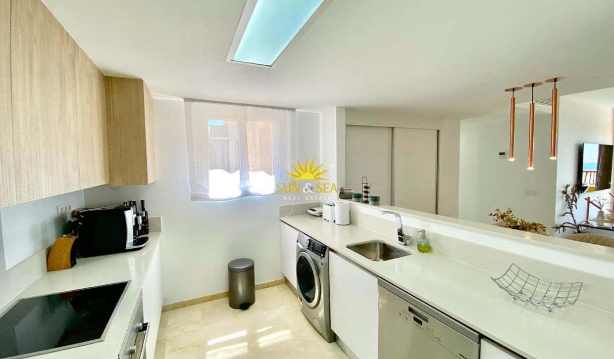 2 chambre Penthouse à vendre à Punta Prima avec piscine - 670 000 € (Ref: 9948840)