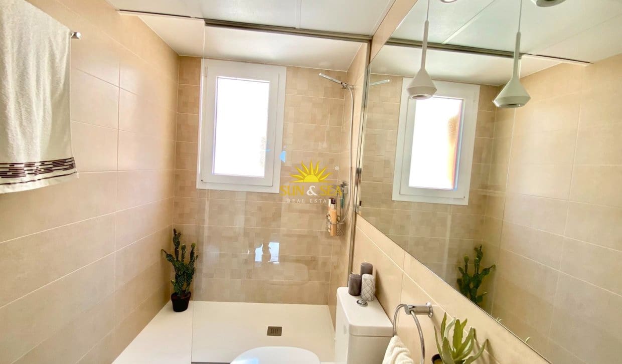 2 chambre Penthouse à vendre à Punta Prima avec piscine - 670 000 € (Ref: 9948840)