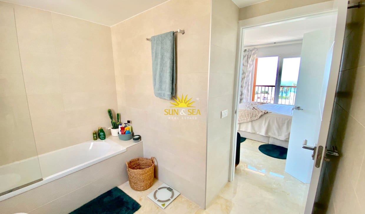 2 chambre Penthouse à vendre à Punta Prima avec piscine - 670 000 € (Ref: 9948840)