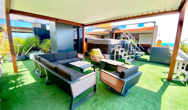 2 chambre Penthouse à vendre à Punta Prima, Torrevieja avec piscine - 670 000 € (Ref: 9948840)