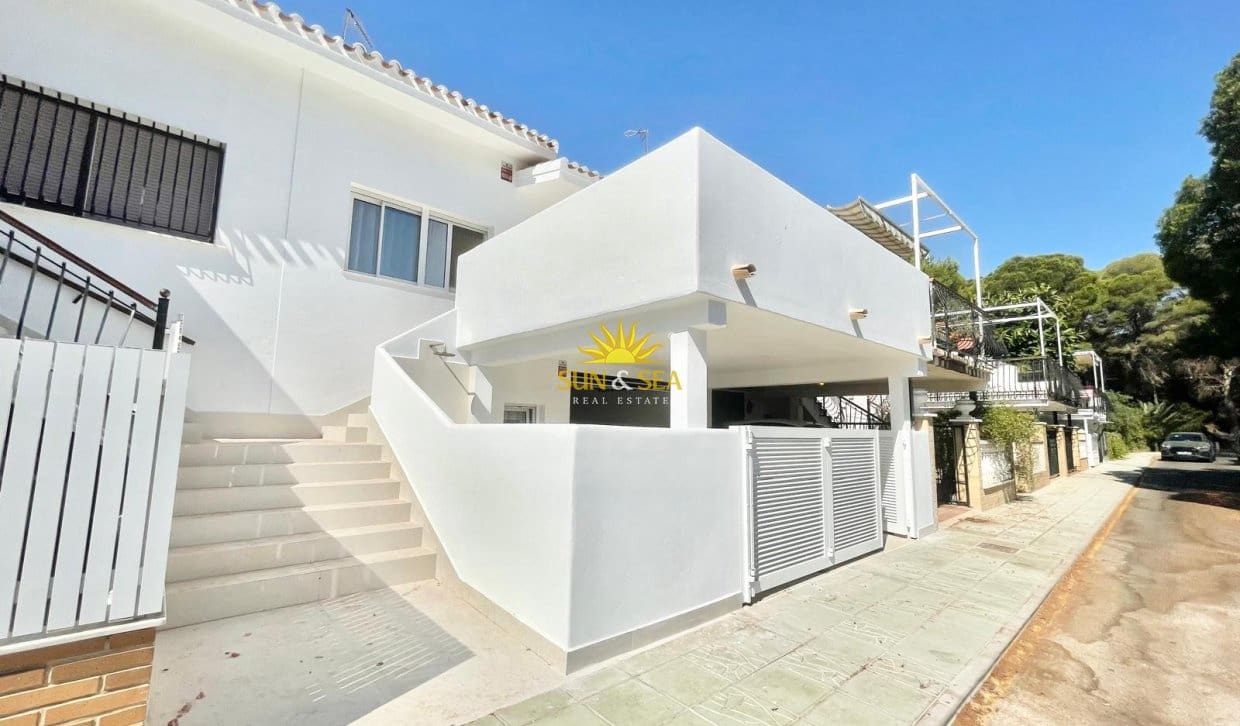 4 bedroom Townhouse for holiday rental in Campoamor - € 3,500 (Ref: 9948841)