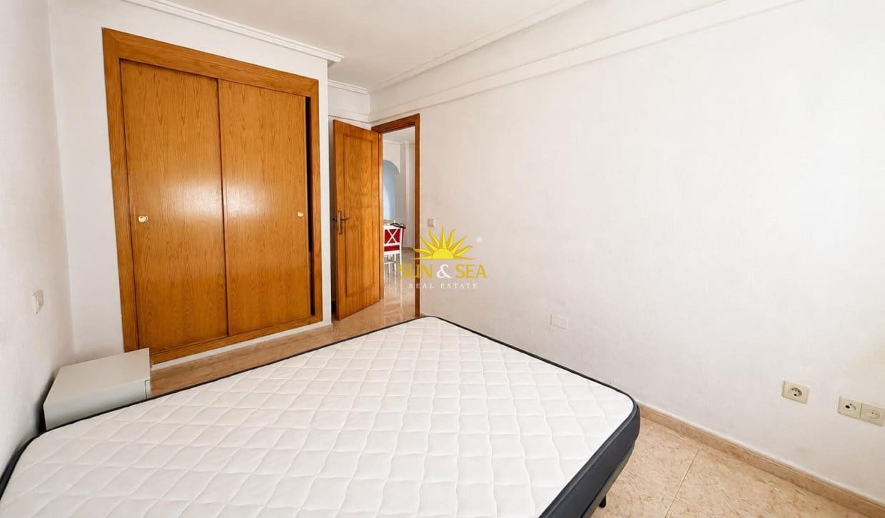 2 slaapkamer Appartement te huur in Torrevieja met zwembad - € 800 (Ref: 9948842)