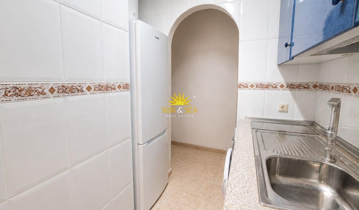 2 slaapkamer Appartement te huur in Torrevieja met zwembad - € 800 (Ref: 9948842)