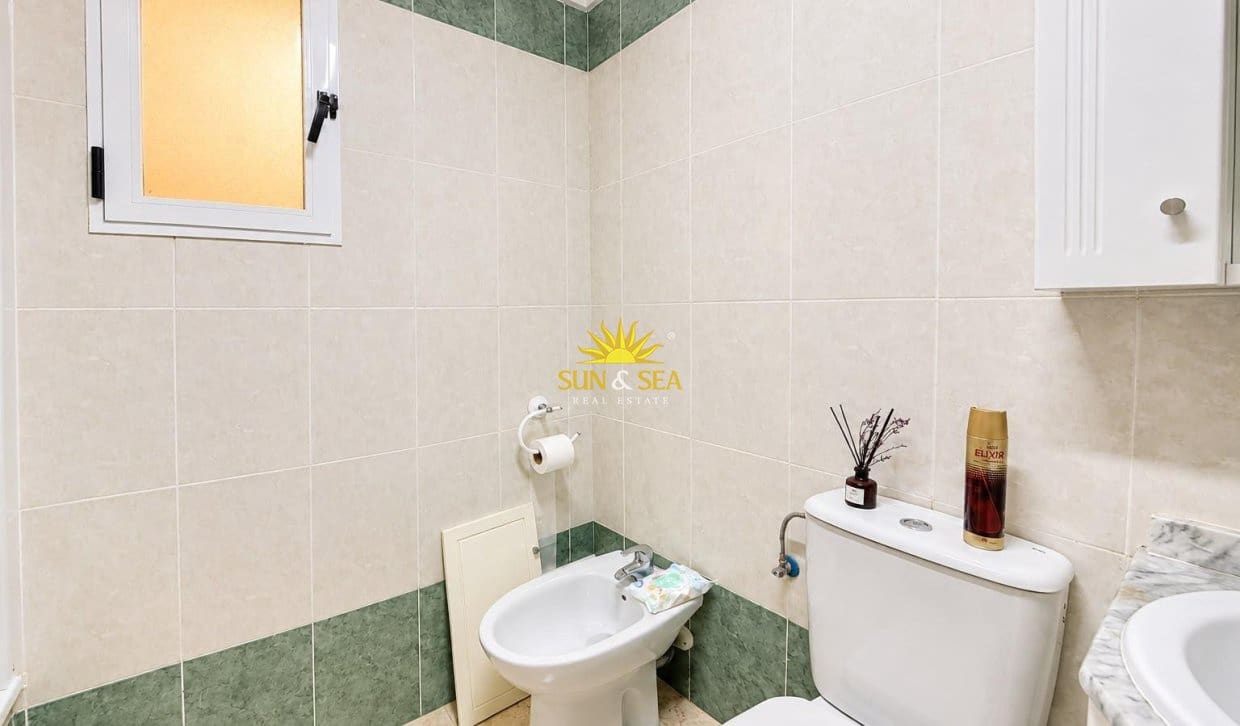 2 slaapkamer Appartement te huur in Torrevieja met zwembad - € 800 (Ref: 9948842)