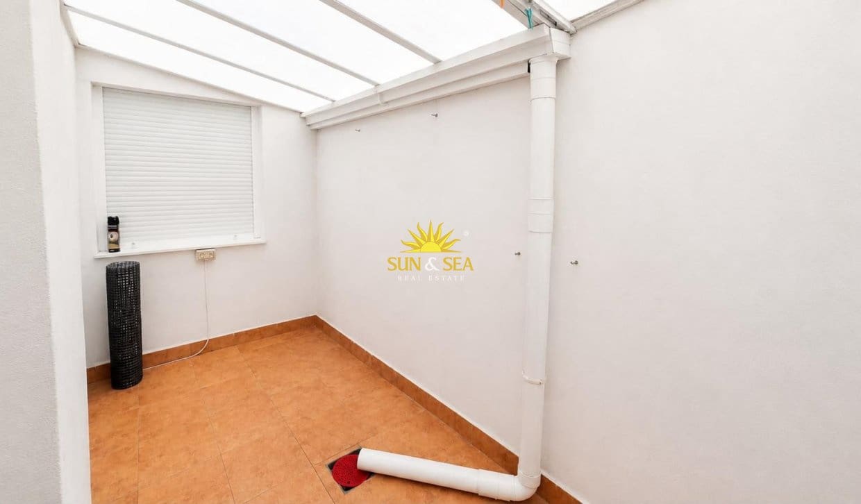 2 slaapkamer Appartement te huur in Torrevieja met zwembad - € 800 (Ref: 9948842)