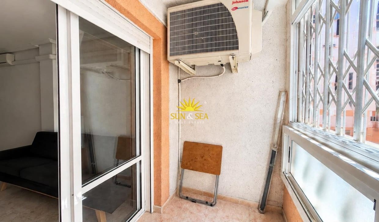 2 slaapkamer Appartement te huur in Torrevieja met zwembad - € 800 (Ref: 9948842)