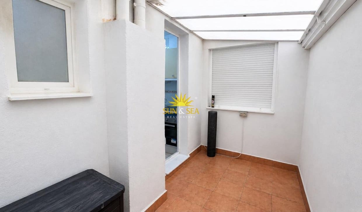 2 slaapkamer Appartement te huur in Torrevieja met zwembad - € 800 (Ref: 9948842)