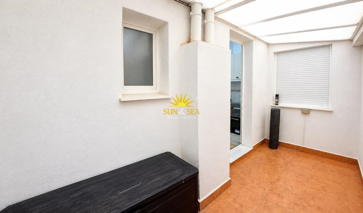 2 slaapkamer Appartement te huur in Torrevieja met zwembad - € 800 (Ref: 9948842)