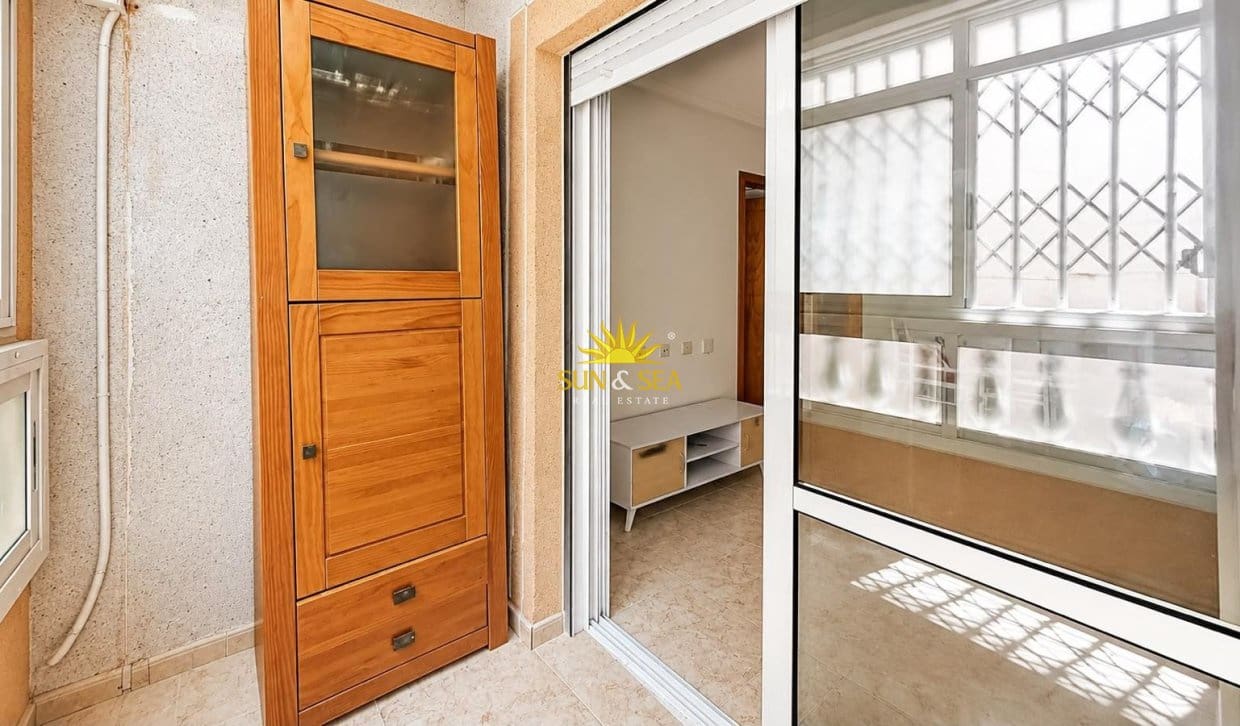2 slaapkamer Appartement te huur in Torrevieja met zwembad - € 800 (Ref: 9948842)