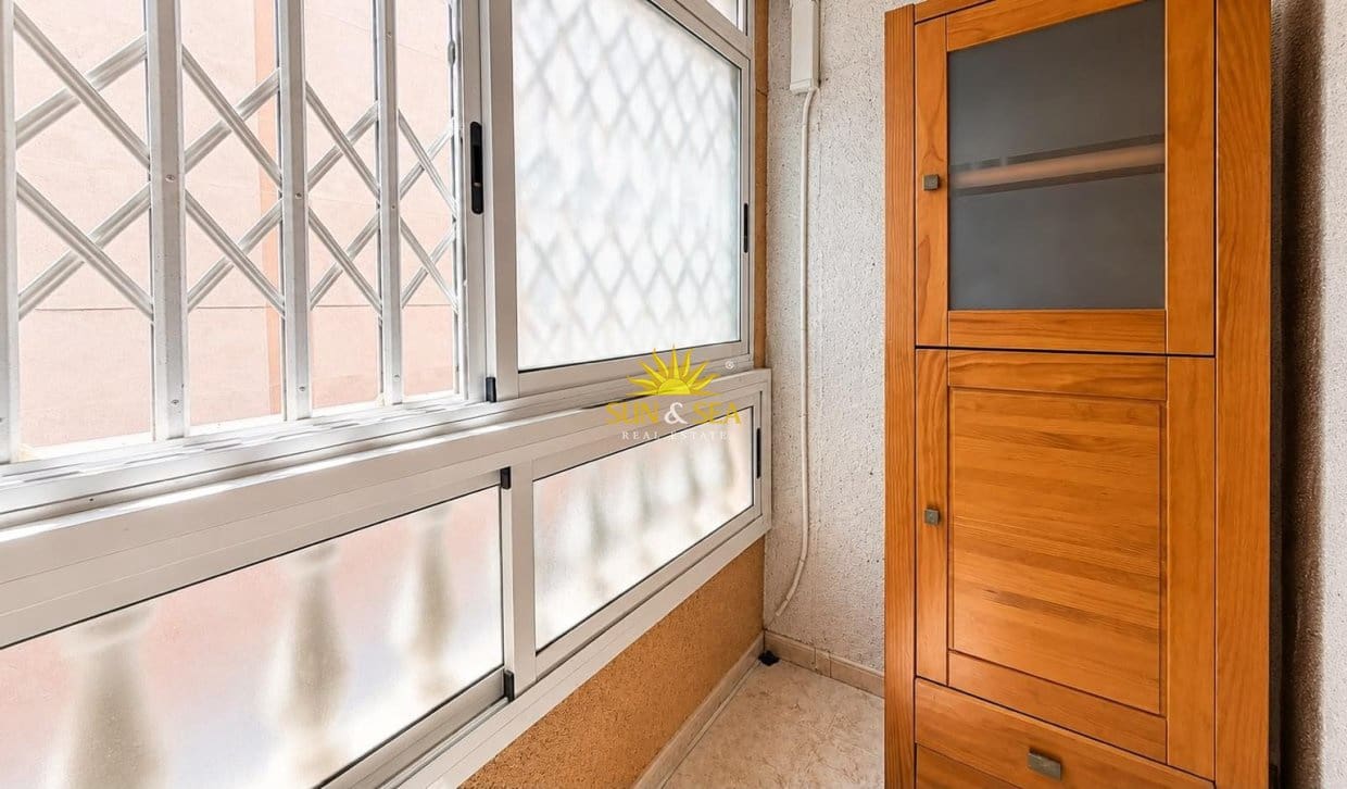 2 slaapkamer Appartement te huur in Torrevieja met zwembad - € 800 (Ref: 9948842)