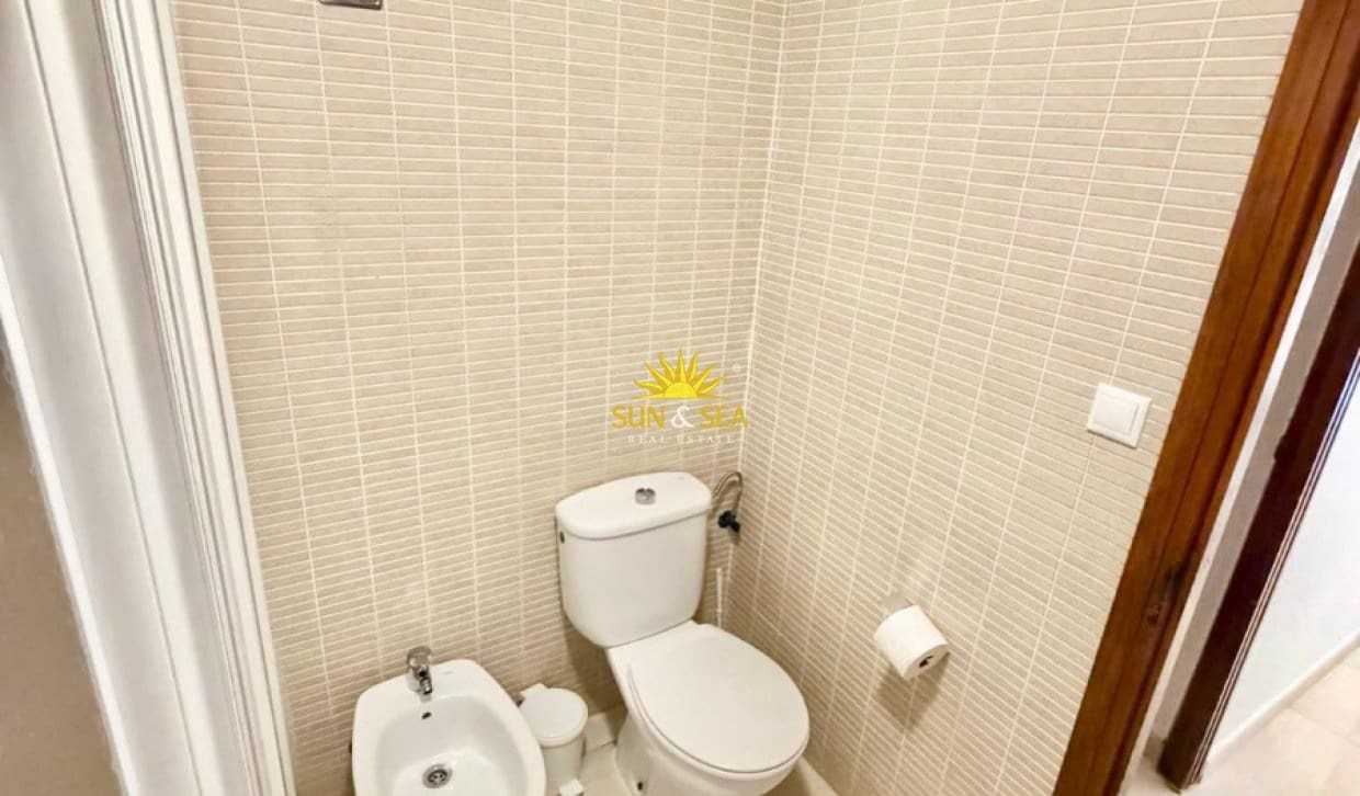3 bedroom Apartment for rent in Torrevieja - € 1,000 (Ref: 9950349)