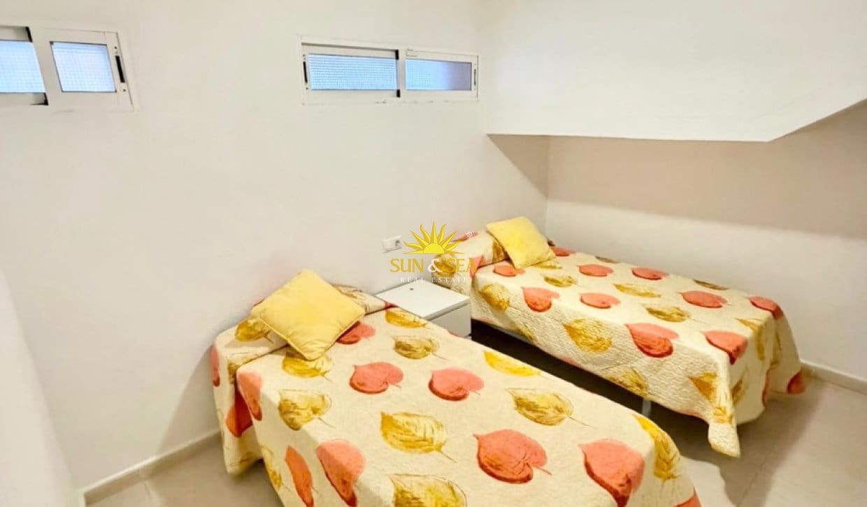 3 bedroom Apartment for rent in Torrevieja - € 1,000 (Ref: 9950349)