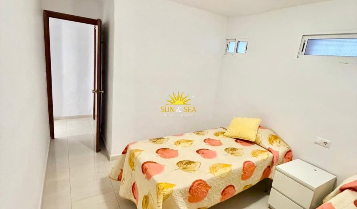 3 bedroom Apartment for rent in Torrevieja - € 1,000 (Ref: 9950349)
