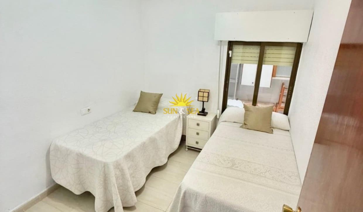 3 bedroom Apartment for rent in Torrevieja - € 1,000 (Ref: 9950349)