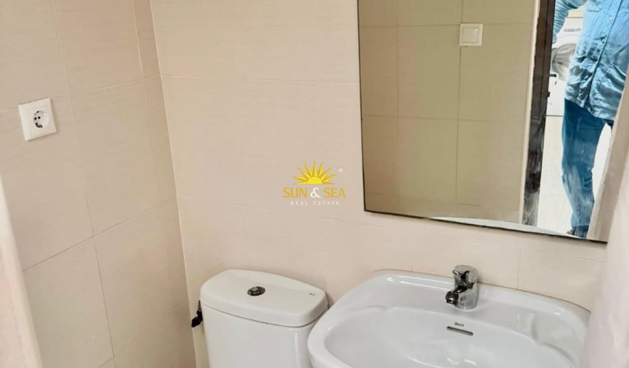 3 bedroom Apartment for rent in Torrevieja - € 1,000 (Ref: 9950349)