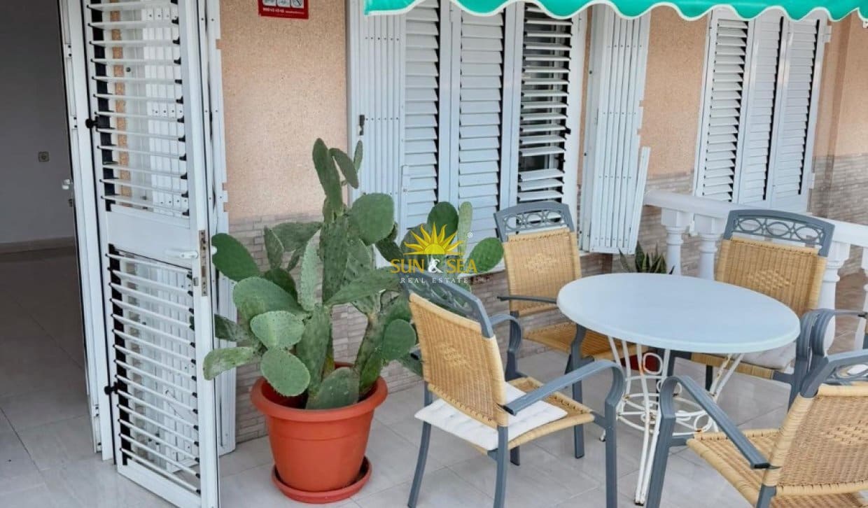 3 bedroom Apartment for rent in Torrevieja - € 1,000 (Ref: 9950349)