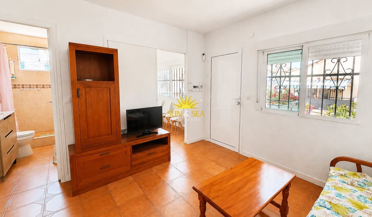 1 sypialnia Bungalow na sprzedaż w Torrevieja - 82 000 € (Ref: 9950353)