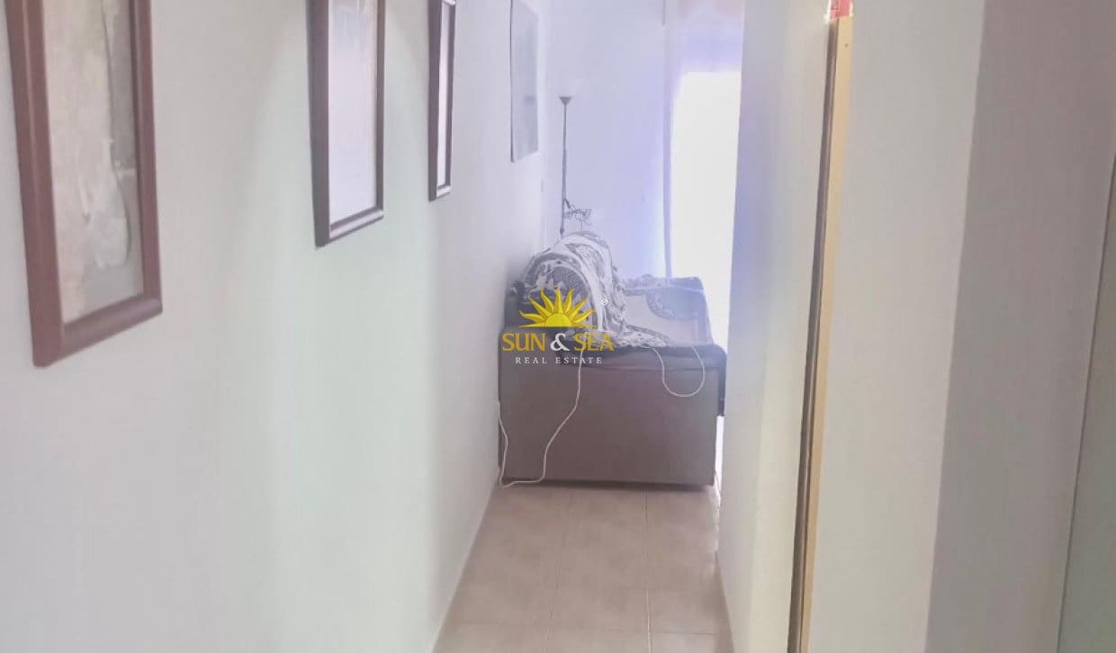 Appartement de 2 chambres à louer à Torrevieja avec piscine - 750 € (Ref: 9950516)