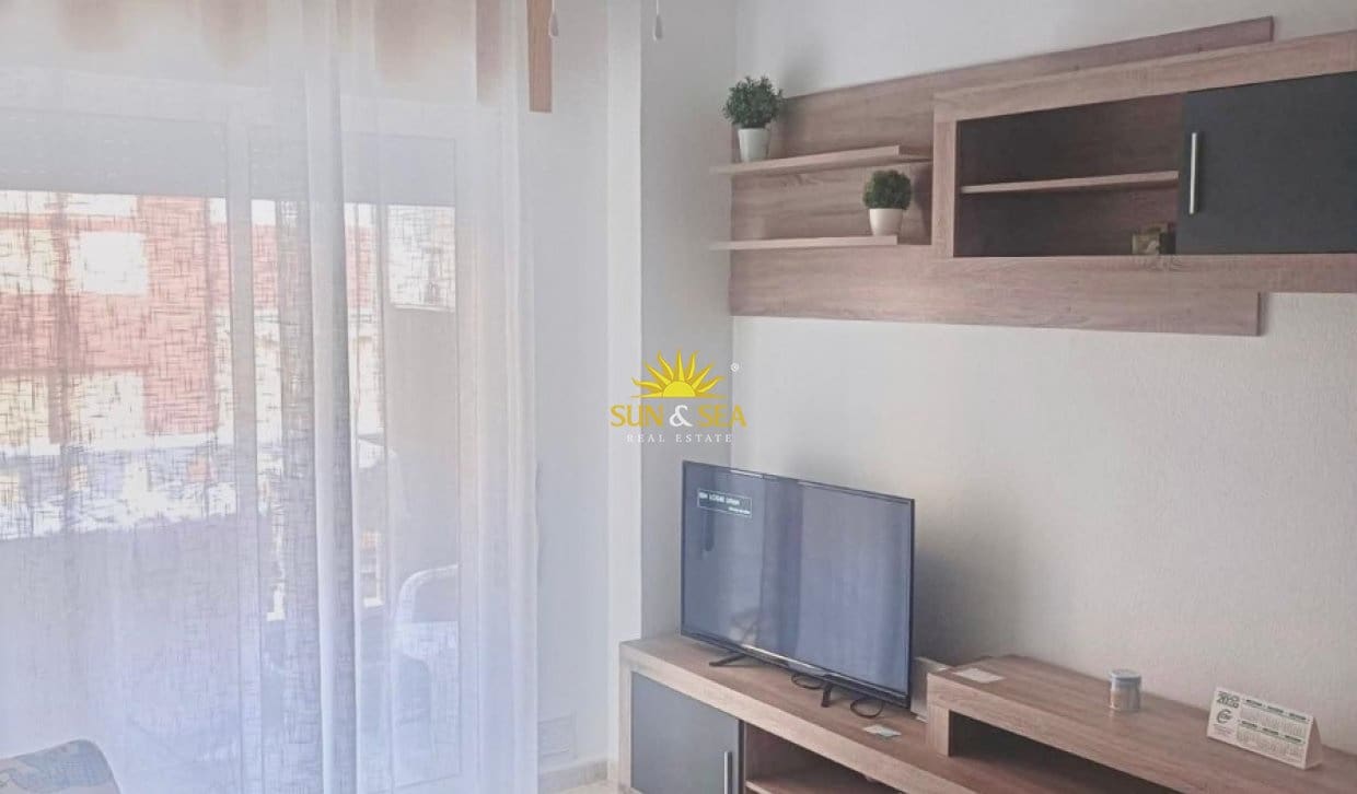 Appartement de 2 chambres à louer à Torrevieja avec piscine - 750 € (Ref: 9950516)