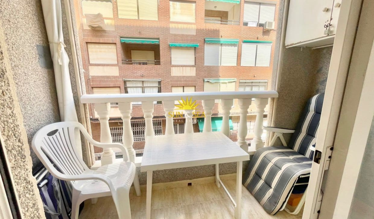 2 bedroom Apartment for rent in Torrevieja with pool - € 750 (Ref: 9950516)