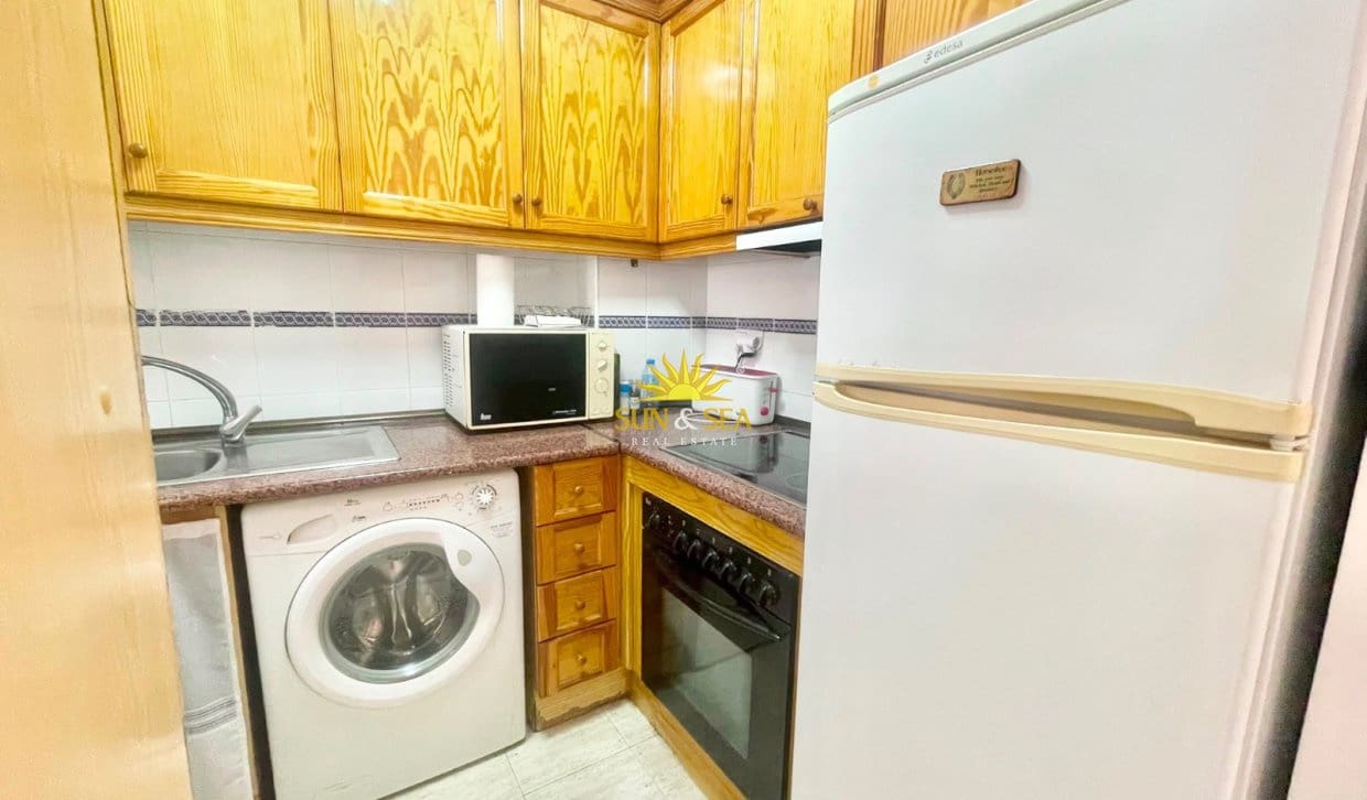 2 bedroom Apartment for rent in Torrevieja with pool - € 750 (Ref: 9950516)