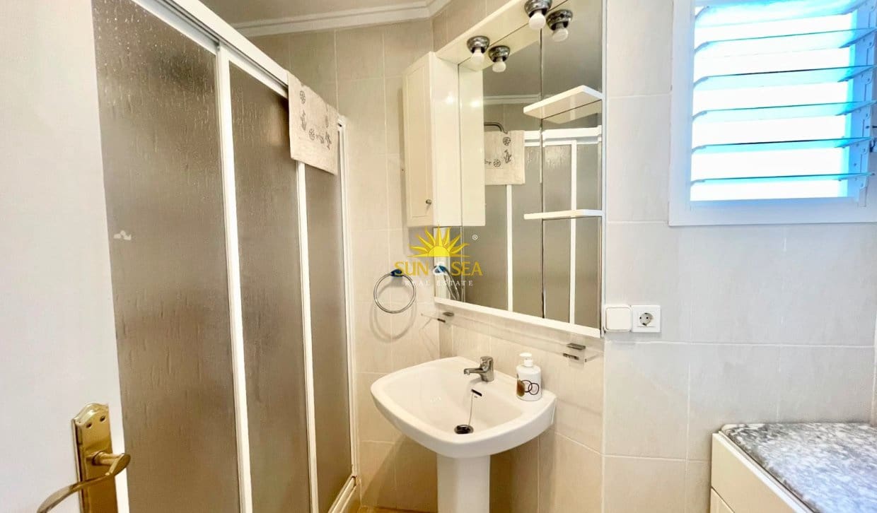 2 bedroom Apartment for rent in Torrevieja with pool - € 750 (Ref: 9950516)