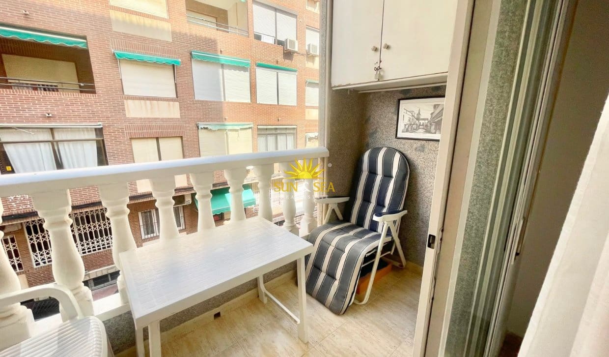 2 bedroom Apartment for rent in Torrevieja with pool - € 750 (Ref: 9950516)