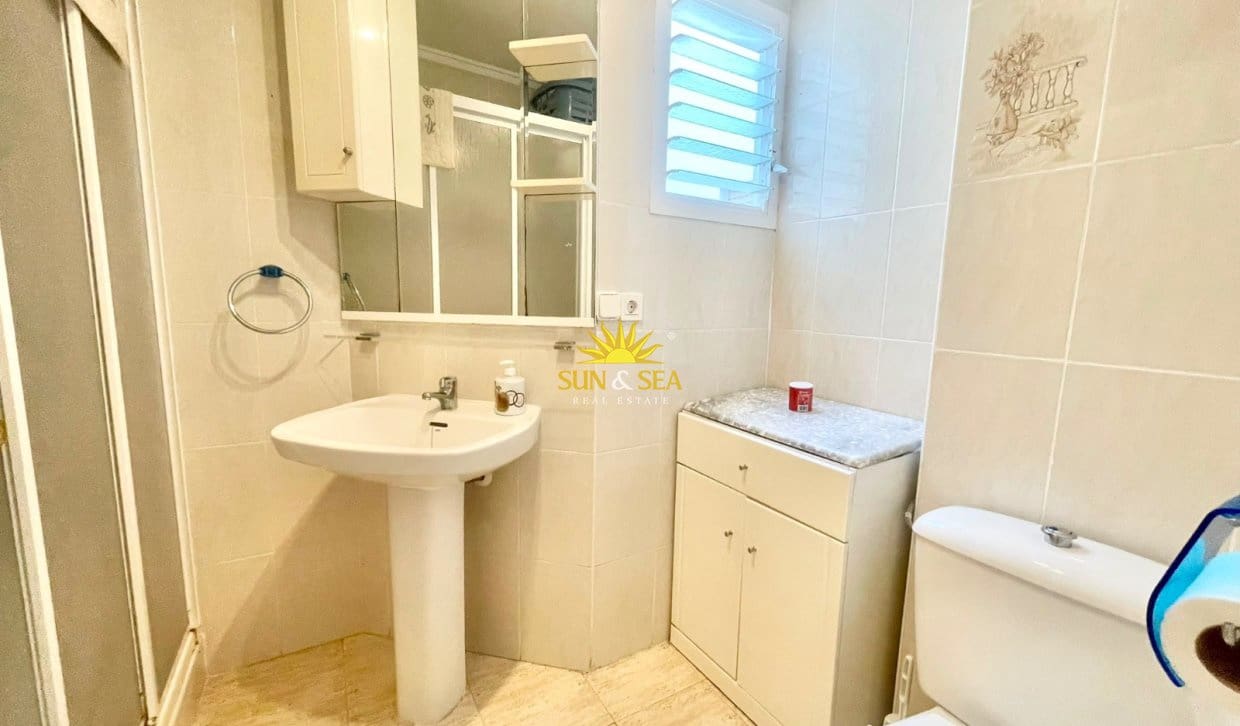 2 bedroom Apartment for rent in Torrevieja with pool - € 750 (Ref: 9950516)