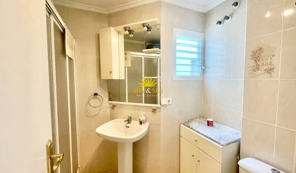 2 bedroom Apartment for rent in Torrevieja with pool - € 750 (Ref: 9950516)