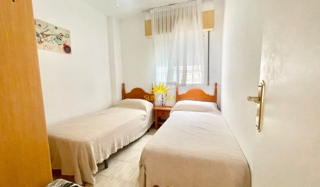 2 bedroom Apartment for rent in Torrevieja with pool - € 750 (Ref: 9950516)