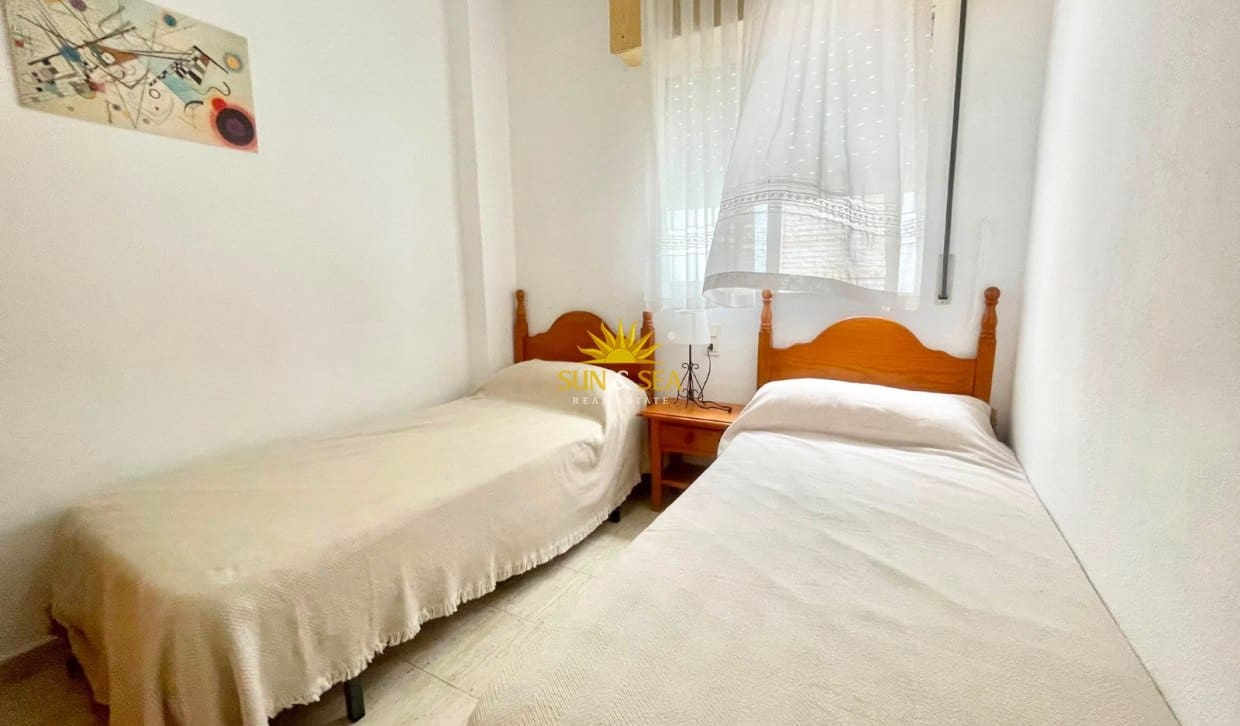2 bedroom Apartment for rent in Torrevieja with pool - € 750 (Ref: 9950516)