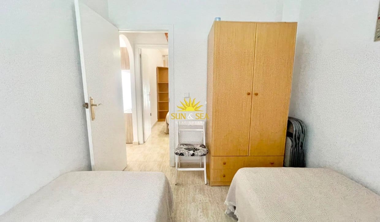 2 bedroom Apartment for rent in Torrevieja with pool - € 750 (Ref: 9950516)