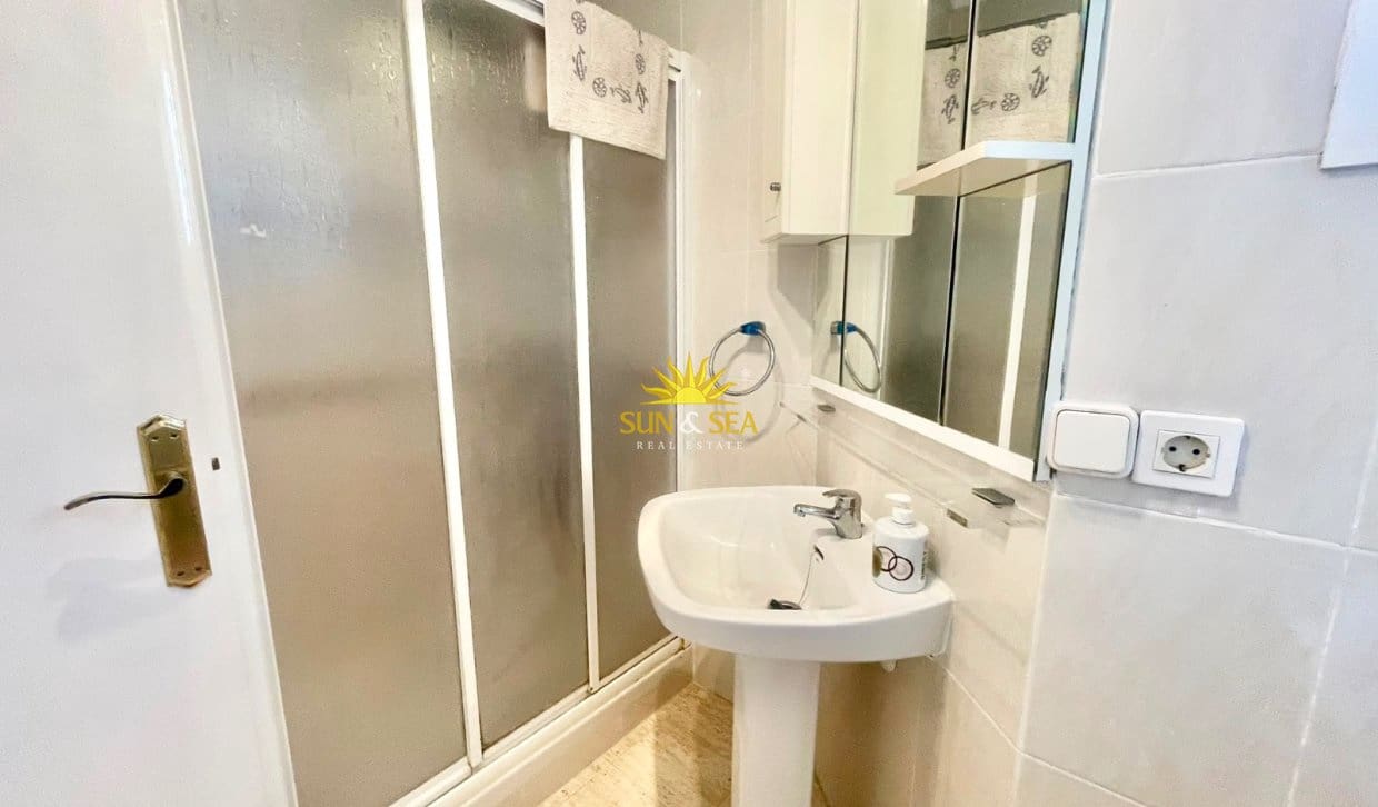 2 bedroom Apartment for rent in Torrevieja with pool - € 750 (Ref: 9950516)