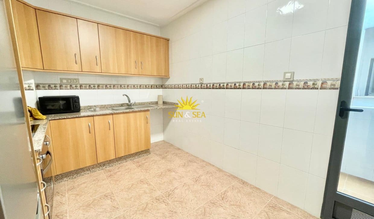 3 soverom Leilighet til leie i Bigastro - € 690 (Ref: 9952910)