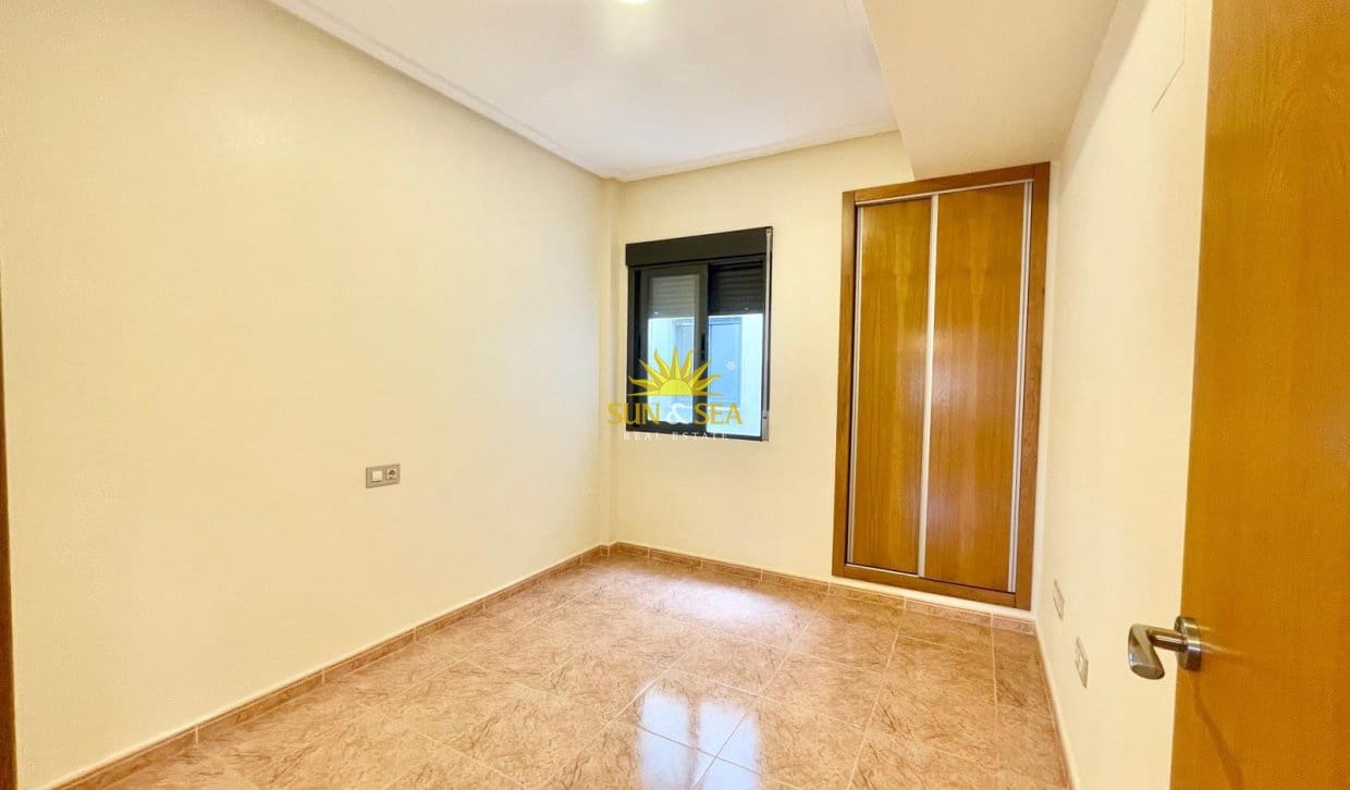 3 soverom Leilighet til leie i Bigastro - € 690 (Ref: 9952910)