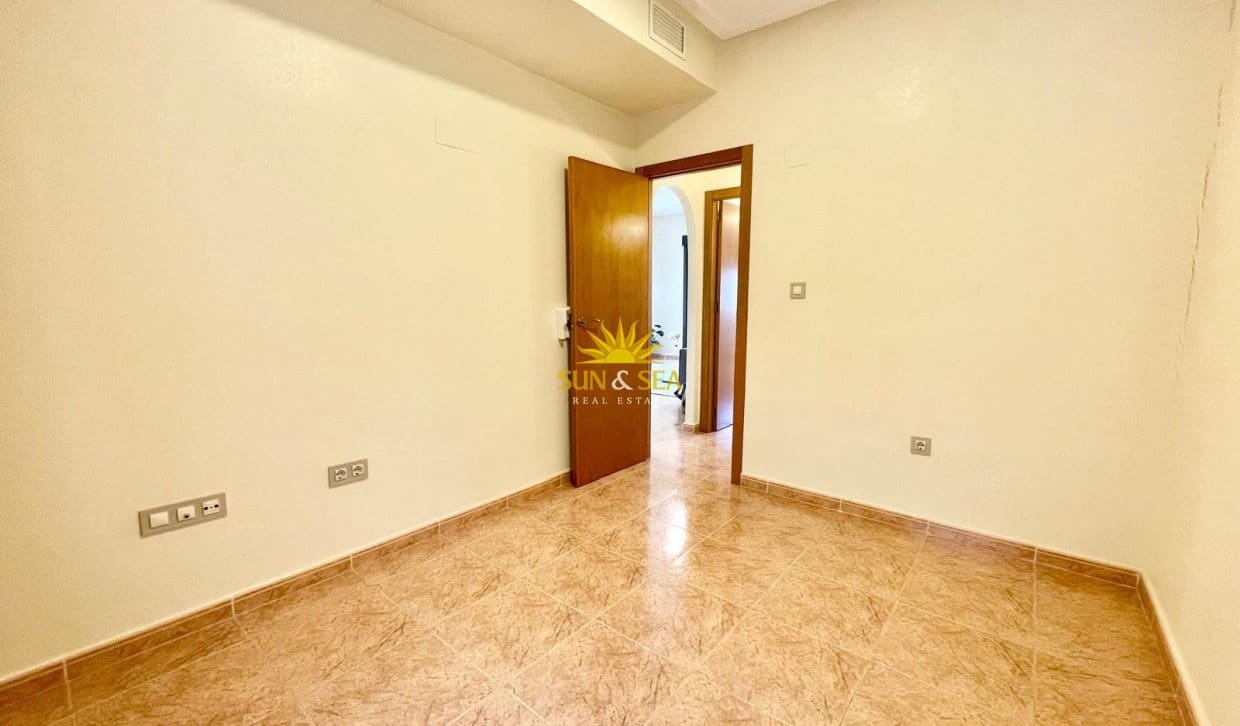 3 soverom Leilighet til leie i Bigastro - € 690 (Ref: 9952910)