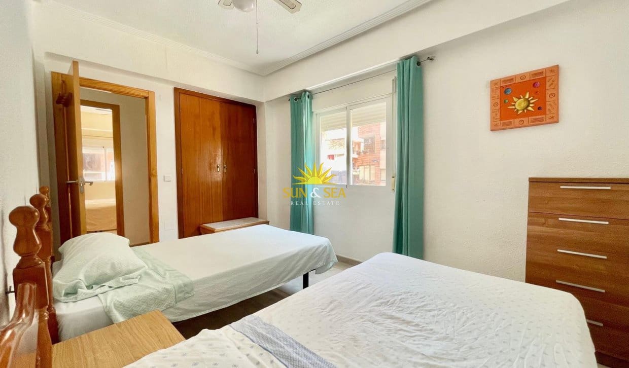 Appartement de 3 chambres de location de vacances à Torrevieja - 900 € (Ref: 9953070)