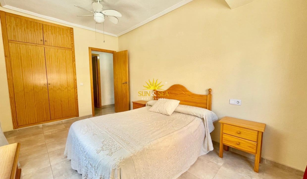 Appartement de 3 chambres de location de vacances à Torrevieja - 900 € (Ref: 9953070)