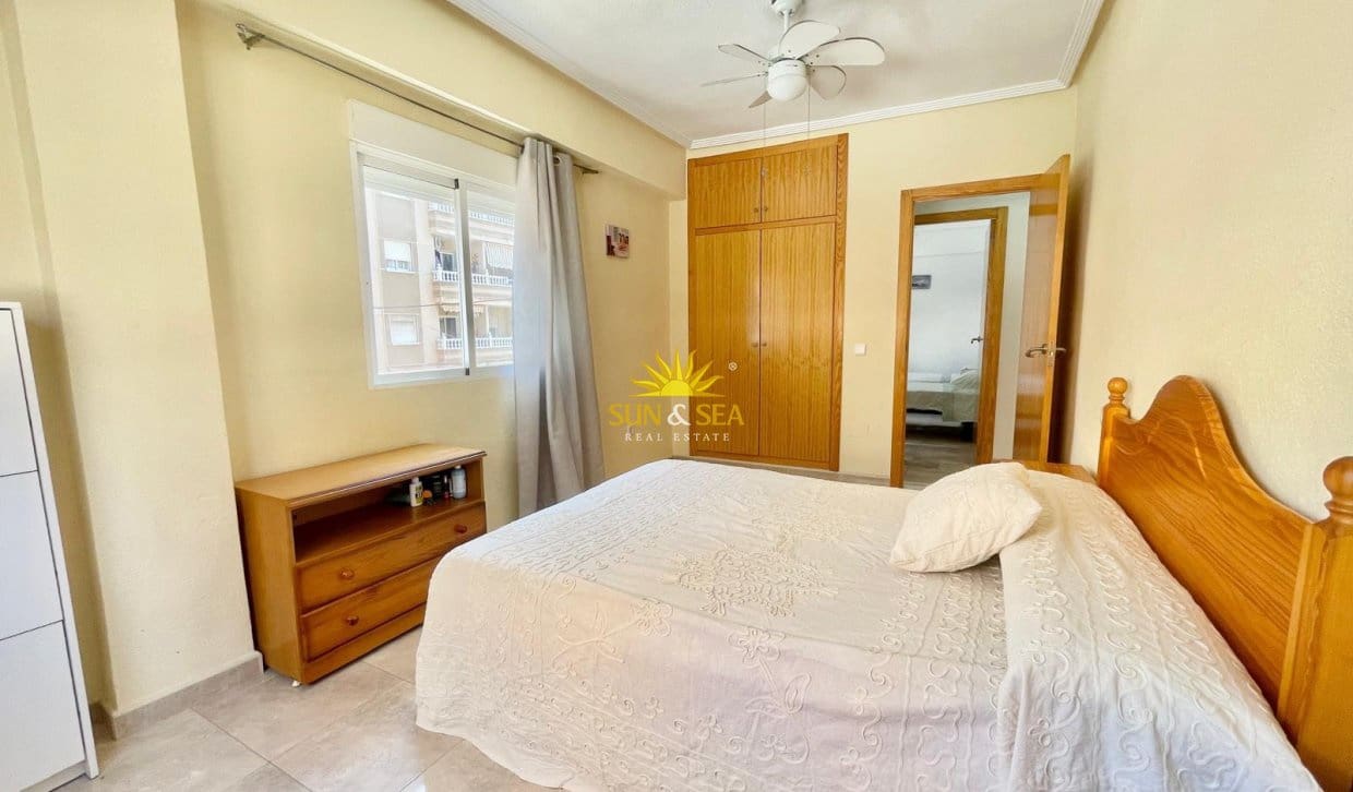 Appartement de 3 chambres de location de vacances à Torrevieja - 900 € (Ref: 9953070)