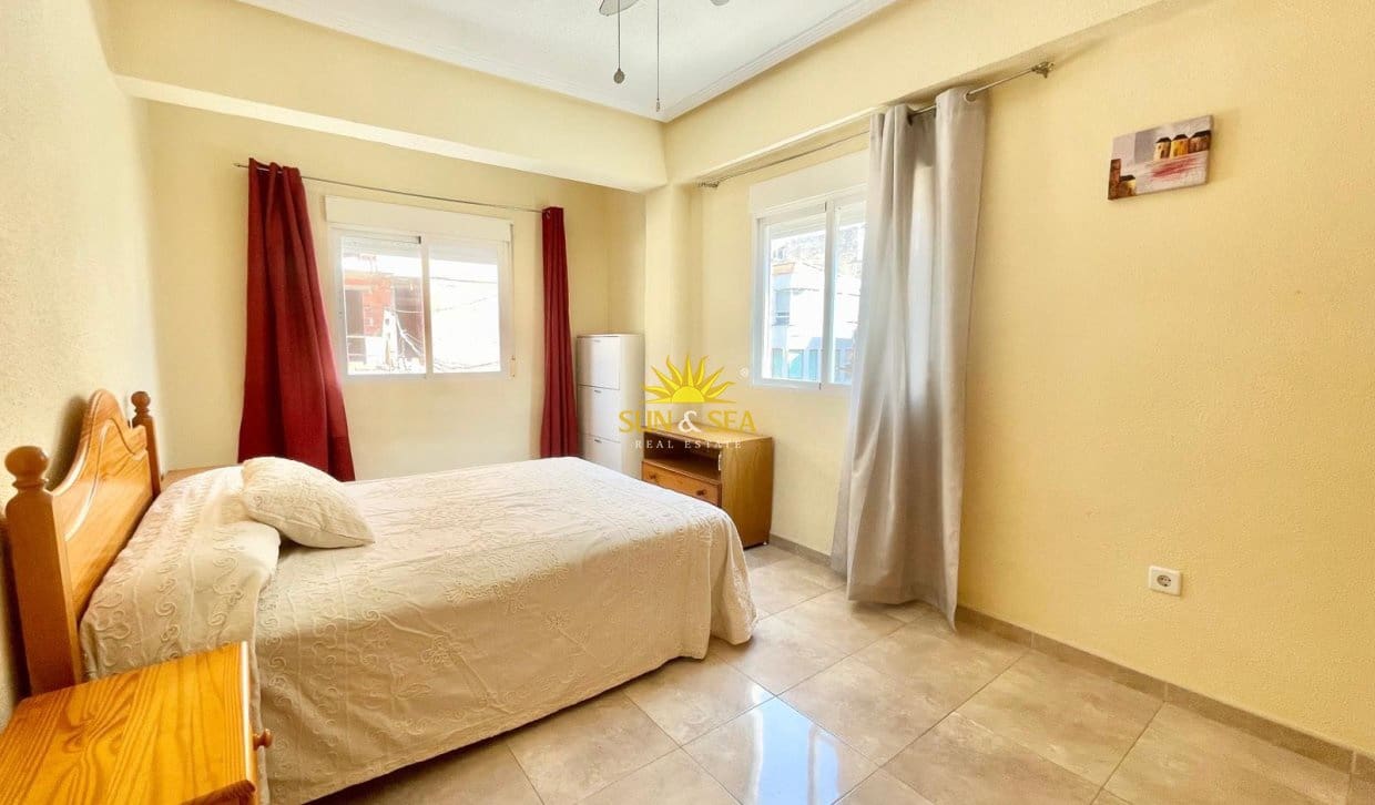 Appartement de 3 chambres de location de vacances à Torrevieja - 900 € (Ref: 9953070)