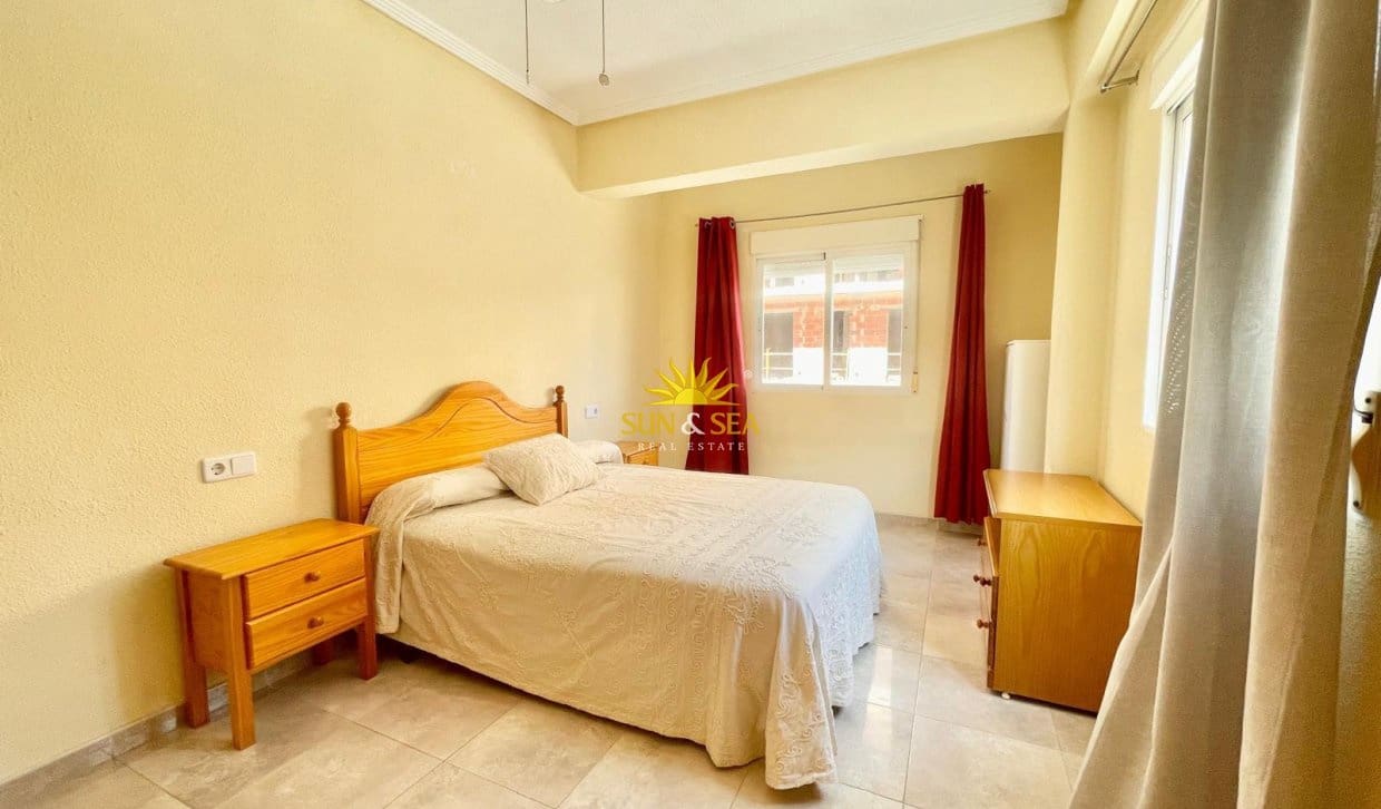 Appartement de 3 chambres de location de vacances à Torrevieja - 900 € (Ref: 9953070)