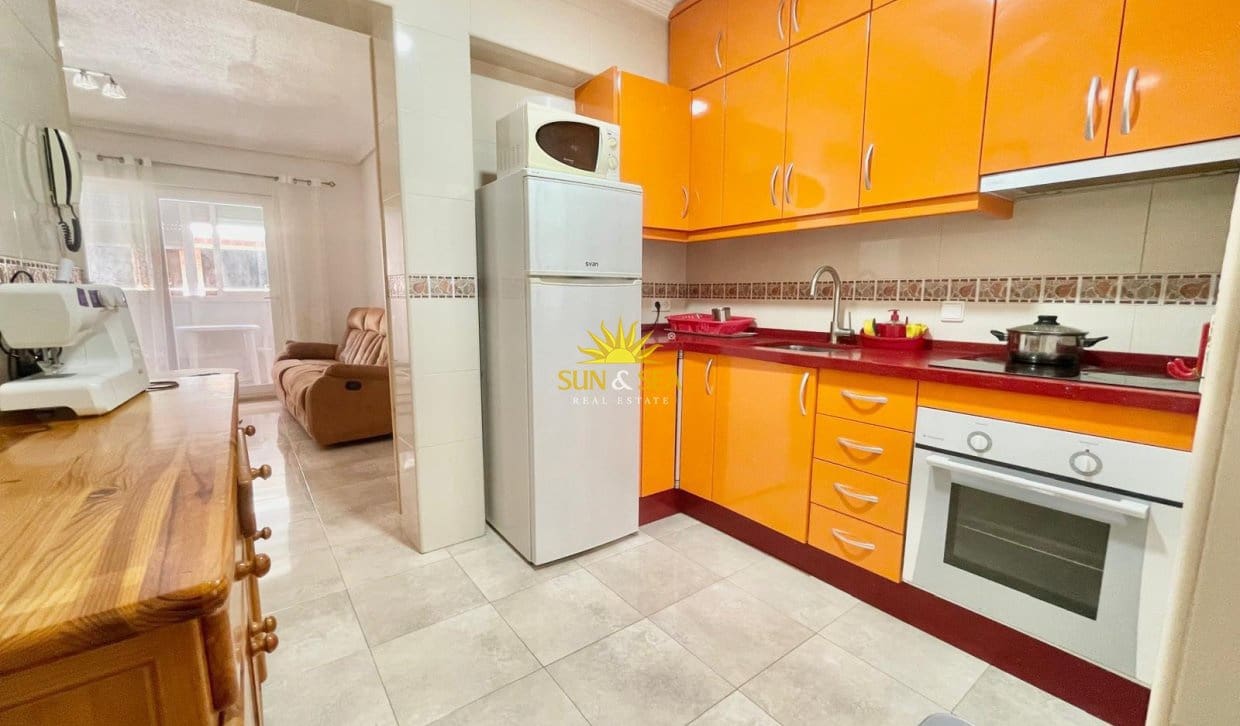 Appartement de 3 chambres de location de vacances à Torrevieja - 900 € (Ref: 9953070)