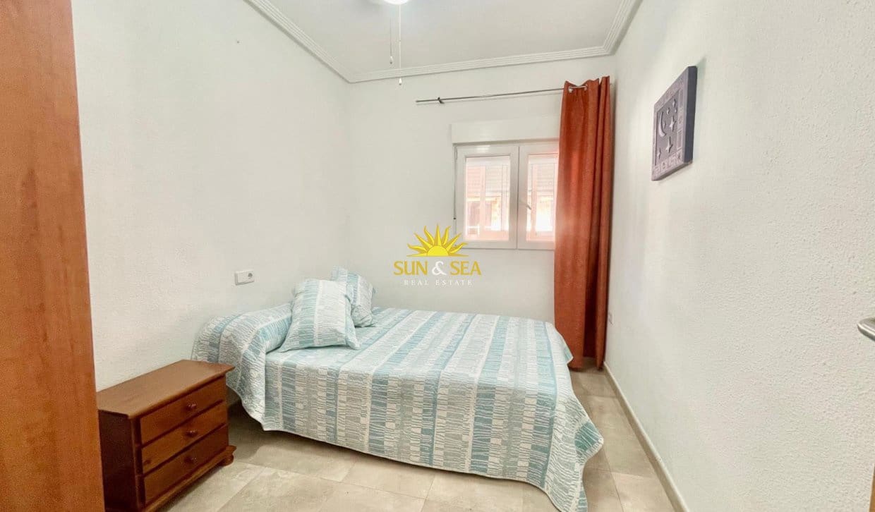 Appartement de 3 chambres de location de vacances à Torrevieja - 900 € (Ref: 9953070)