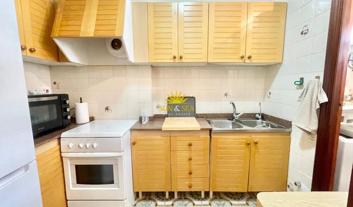 2 bedroom Apartment for rent in La Veleta with pool garage - € 1,300 (Ref: 9953244)