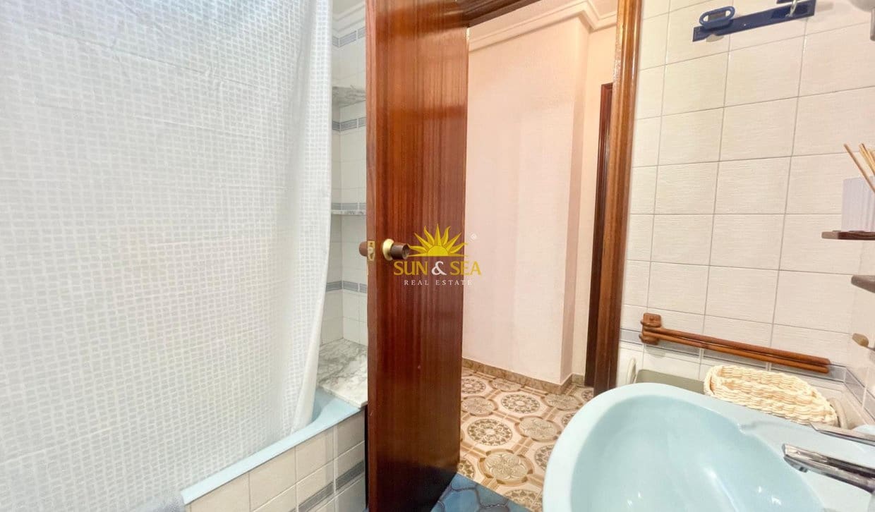 2 bedroom Apartment for rent in La Veleta with pool garage - € 1,300 (Ref: 9953244)