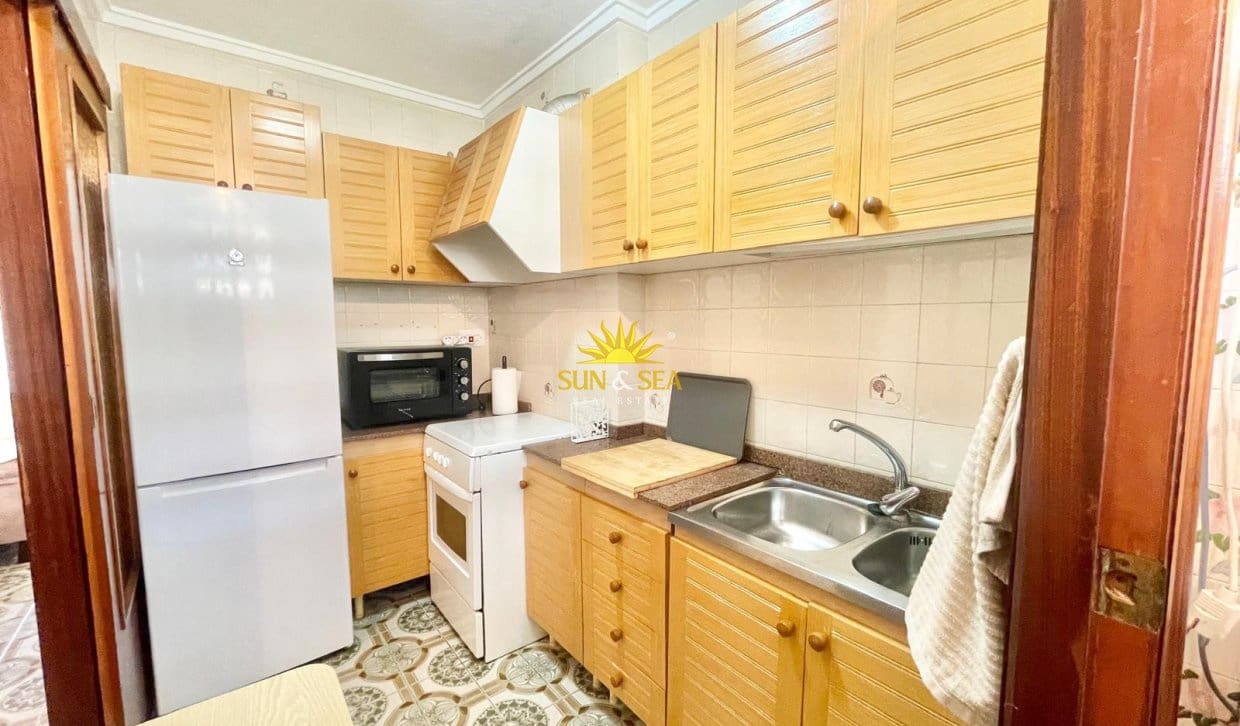 2 bedroom Apartment for rent in La Veleta with pool garage - € 1,300 (Ref: 9953244)