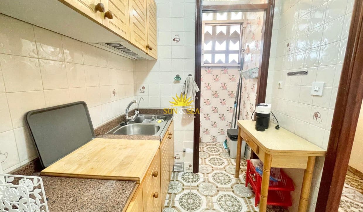2 bedroom Apartment for rent in La Veleta with pool garage - € 1,300 (Ref: 9953244)