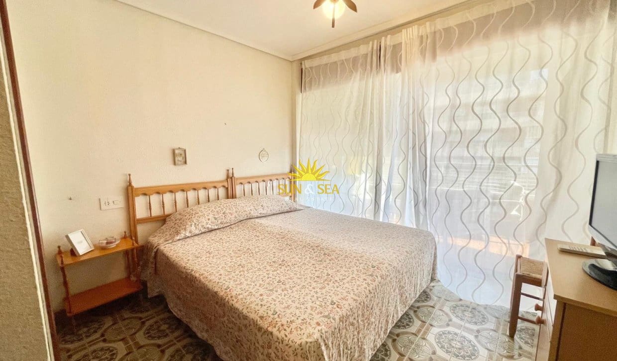 2 bedroom Apartment for rent in La Veleta with pool garage - € 1,300 (Ref: 9953244)