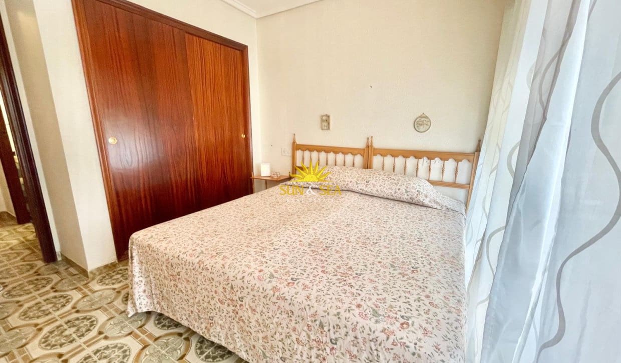 2 bedroom Apartment for rent in La Veleta with pool garage - € 1,300 (Ref: 9953244)