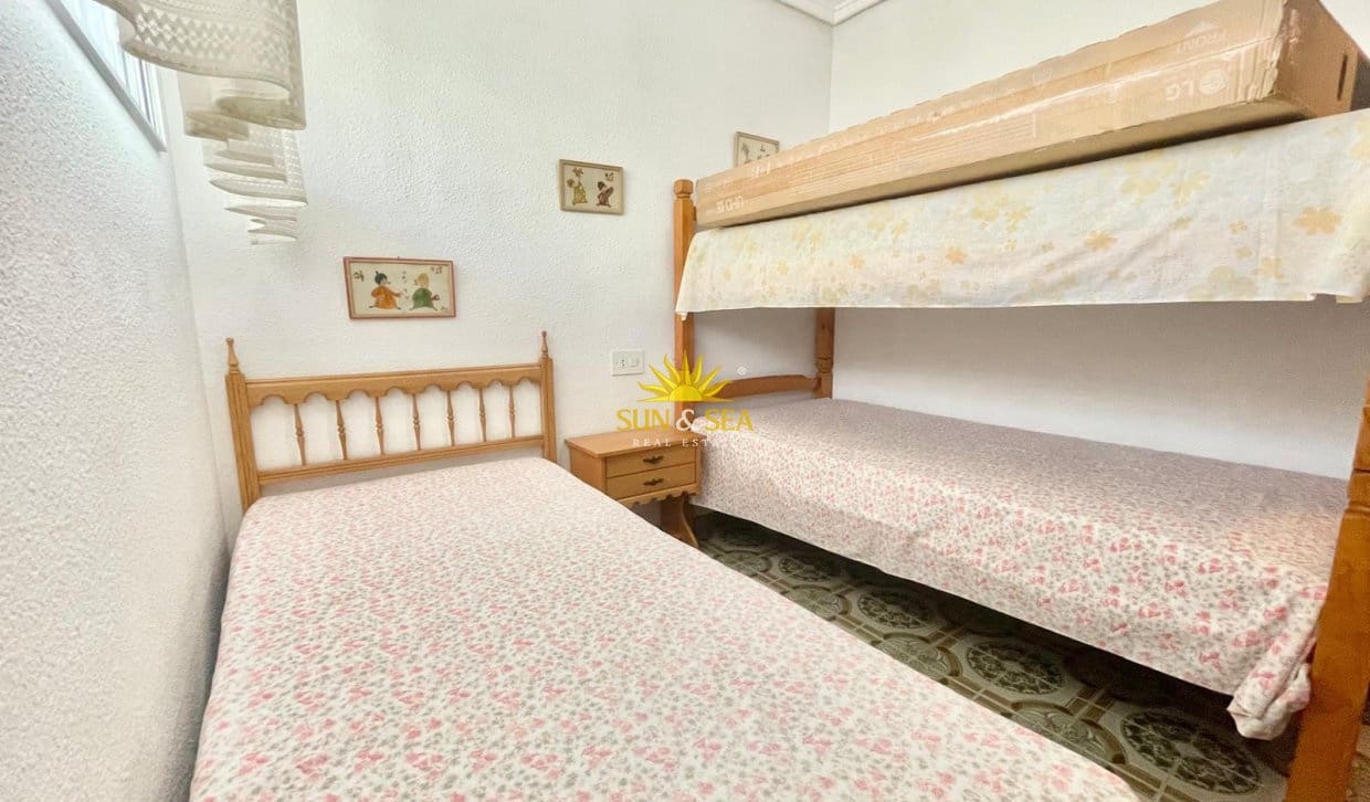 2 bedroom Apartment for rent in La Veleta with pool garage - € 1,300 (Ref: 9953244)